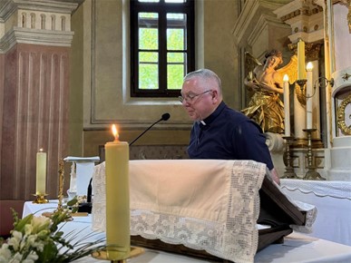 /A/2025/7/B/Predstavljena knjiga mons. Batelje Ti si, Gospodine, baština moja! (2).jpg