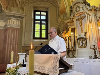 /A/2025/7/B/Predstavljena knjiga mons. Batelje Ti si, Gospodine, baština moja! (3).jpg