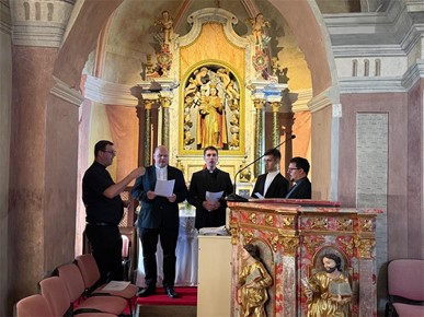 /A/2025/7/B/Predstavljena knjiga mons. Batelje Ti si, Gospodine, baština moja! (5).jpg