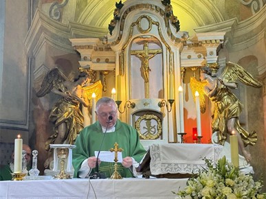 /A/2025/7/B/Predstavljena knjiga mons. Batelje Ti si, Gospodine, baština moja! (7).jpg