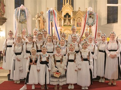 /A/2025/8/A/Proslavljena 350. obljetnica izgradnje župne crkve u Samoboru i održana zahvalna procesija za 300 godina hodošašća Majci Božjoj Bistričkoj (2).jpg