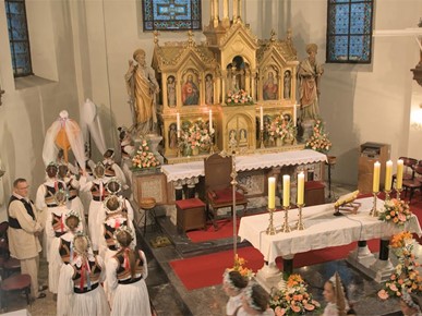 /A/2025/8/A/Proslavljena 350. obljetnica izgradnje župne crkve u Samoboru i održana zahvalna procesija za 300 godina hodošašća Majci Božjoj Bistričkoj (3).jpg