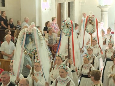 /A/2025/8/A/Proslavljena 350. obljetnica izgradnje župne crkve u Samoboru i održana zahvalna procesija za 300 godina hodošašća Majci Božjoj Bistričkoj (6).jpg