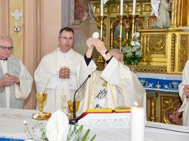 /A/2025/8/A/Proslavljena zlatna misa preč. Đure Saboleka u Vukovini (4).jpg