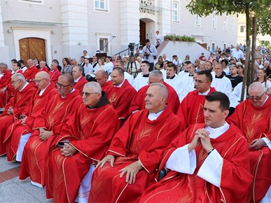 /A/2025/8/B/Nadbiskup Kutleša predvodio misno slavlje svekovine sv. Lovre u Požegi (11).jpg