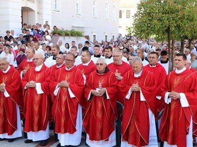 /A/2025/8/B/Nadbiskup Kutleša predvodio misno slavlje svekovine sv. Lovre u Požegi (2).jpg