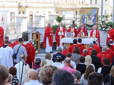 /A/2025/8/B/Nadbiskup Kutleša predvodio misno slavlje svekovine sv. Lovre u Požegi (4).jpg