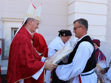 /A/2025/8/B/Nadbiskup Kutleša predvodio misno slavlje svekovine sv. Lovre u Požegi (7).jpg