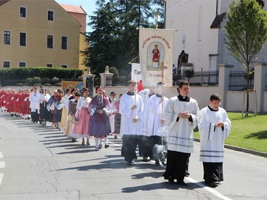 /A/2025/8/B/Nadbiskup Kutleša predvodio misno slavlje svekovine sv. Lovre u Požegi (9).jpg