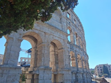 /A/2025/8/C/Župni Caritas sv. Jelene Križarice darovao djeci ljetovanje (2).jpg