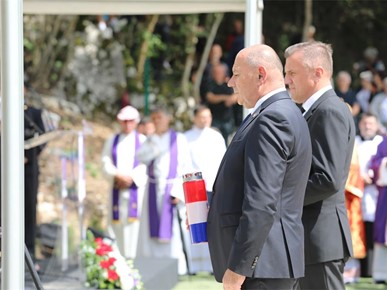 /A/2025/8/Misa zadušnica kod jame Jazovka/Misa zadušnica i obred ukopa ostataka žrtava bačenih u jamu Jazovka (10).JPG