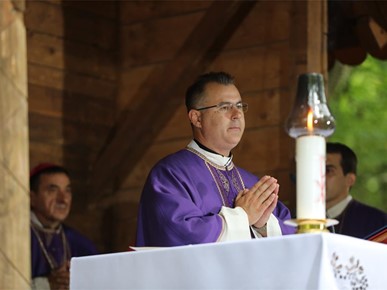 /A/2025/8/Misa zadušnica kod jame Jazovka/Misa zadušnica i obred ukopa ostataka žrtava bačenih u jamu Jazovka (21).JPG