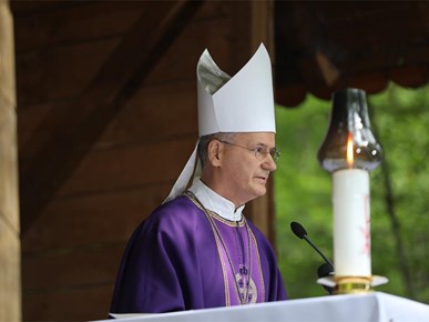 /A/2025/8/Misa zadušnica kod jame Jazovka/Misa zadušnica i obred ukopa ostataka žrtava bačenih u jamu Jazovka (22).JPG