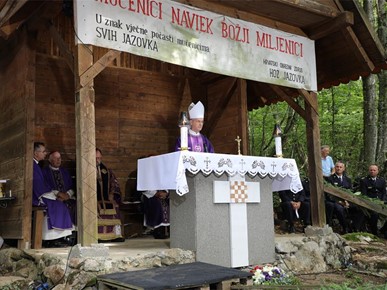 /A/2025/8/Misa zadušnica kod jame Jazovka/Misa zadušnica i obred ukopa ostataka žrtava bačenih u jamu Jazovka (23).JPG