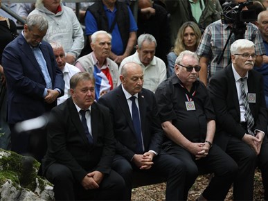 /A/2025/8/Misa zadušnica kod jame Jazovka/Misa zadušnica i obred ukopa ostataka žrtava bačenih u jamu Jazovka (25).JPG