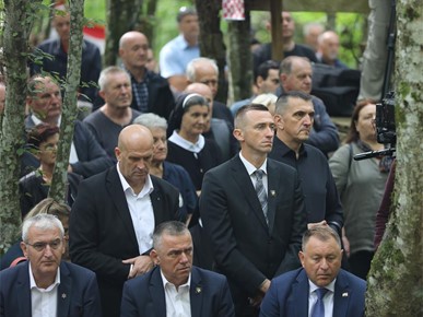 /A/2025/8/Misa zadušnica kod jame Jazovka/Misa zadušnica i obred ukopa ostataka žrtava bačenih u jamu Jazovka (26).JPG