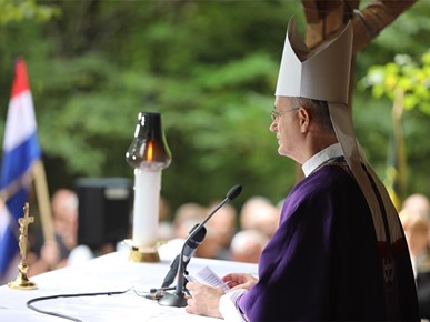 /A/2025/8/Misa zadušnica kod jame Jazovka/Misa zadušnica i obred ukopa ostataka žrtava bačenih u jamu Jazovka (28).JPG