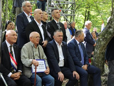 /A/2025/8/Misa zadušnica kod jame Jazovka/Misa zadušnica i obred ukopa ostataka žrtava bačenih u jamu Jazovka (32).JPG