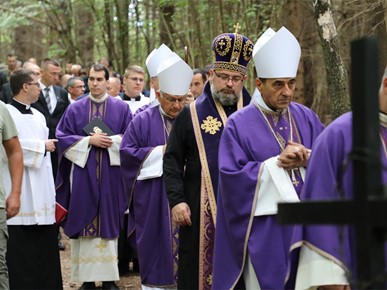 /A/2025/8/Misa zadušnica kod jame Jazovka/Misa zadušnica i obred ukopa ostataka žrtava bačenih u jamu Jazovka (39).JPG