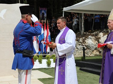 /A/2025/8/Misa zadušnica kod jame Jazovka/Misa zadušnica i obred ukopa ostataka žrtava bačenih u jamu Jazovka (4).JPG