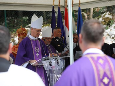 /A/2025/8/Misa zadušnica kod jame Jazovka/Misa zadušnica i obred ukopa ostataka žrtava bačenih u jamu Jazovka (44).JPG