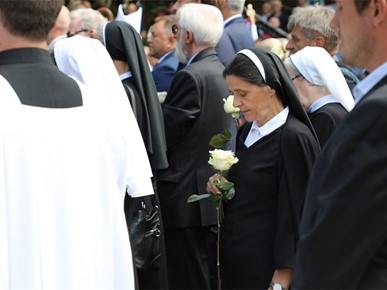 /A/2025/8/Misa zadušnica kod jame Jazovka/Misa zadušnica i obred ukopa ostataka žrtava bačenih u jamu Jazovka (50).JPG