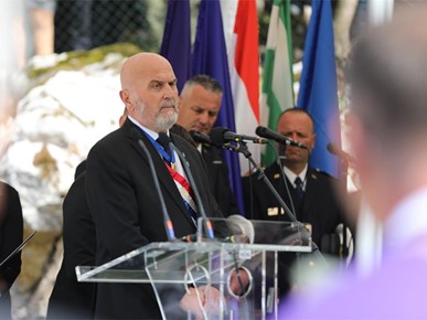 /A/2025/8/Misa zadušnica kod jame Jazovka/Misa zadušnica i obred ukopa ostataka žrtava bačenih u jamu Jazovka (52).JPG