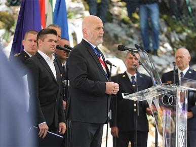 /A/2025/8/Misa zadušnica kod jame Jazovka/Misa zadušnica i obred ukopa ostataka žrtava bačenih u jamu Jazovka (53).JPG