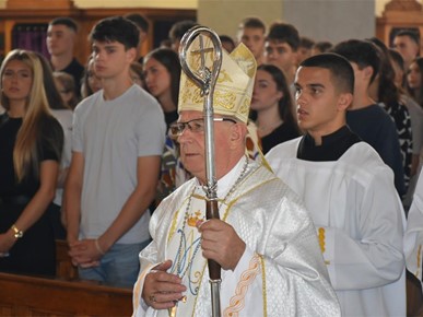 /A/2025/9/A/Biskup Gorski predvodio misu sa zazivom Duha Svetoga za učenike i djelatnike NKG-a (12).jpg