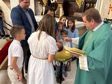 /A/2025/9/A/Krštenje sedmog djeteta u obitelji Jerić (3).jpg