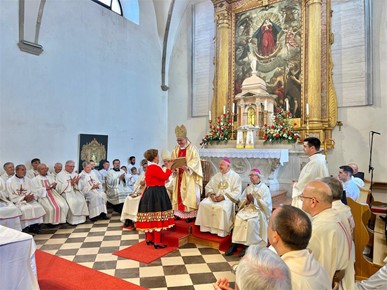 /A/2025/9/B/Kardinal Bozanić proslavio zlatnu misu u rodnom Vrbniku (4).jpg