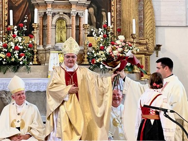 /A/2025/9/B/Kardinal Bozanić proslavio zlatnu misu u rodnom Vrbniku (6).jpg