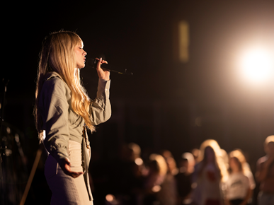 /A/2025/9/B/Večer slavljenja u spomen na Anamariju Carević na Jordanovcu (1).png