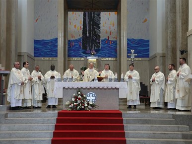 /A/2025/9/D/Nadbiskup Kutleša predvodio misno slavlje sa zazivom Duha Svetoga na početku nove akademske godine na HKS-u (18).JPG