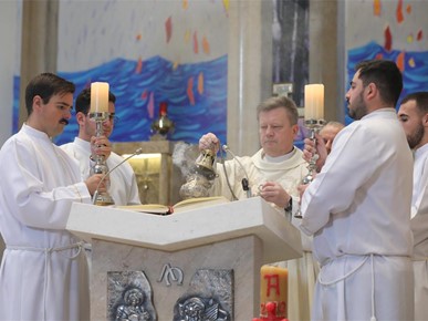 /A/2025/9/D/Nadbiskup Kutleša predvodio misno slavlje sa zazivom Duha Svetoga na početku nove akademske godine na HKS-u (8).JPG