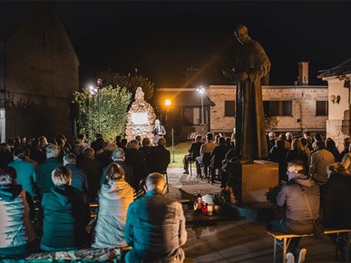 /A/2025/9/D/Održan poetsko-glazbeni program Hrvatskim kraljevima u čast u Krašiću (8).jpg