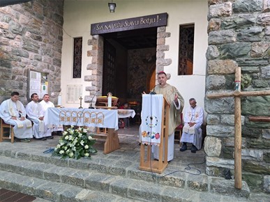 /A/2025/9/MARIJA BISTRICA/Biskup Šaško predvodio misu na Sljemenu za hodočasnike na zagrebačkom zavjetnom hodočašću u Mariju Bistricu (4).jpeg