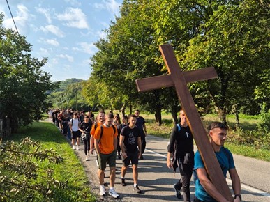 /A/2025/9/MARIJA BISTRICA/Misa - mladi/Hodočašće mladih Zagrebačke nadbiskupije u Mariju Bistricu (17).jpeg