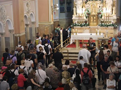 /A/2025/9/MARIJA BISTRICA/Ulazna procesija (subota)/Dolazak hodočasnika iz Zagreba (11).JPG