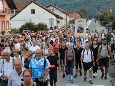 /A/2025/9/MARIJA BISTRICA/Ulazna procesija (subota)/Dolazak hodočasnika iz Zagreba (4).JPG