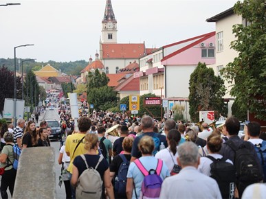 /A/2025/9/MARIJA BISTRICA/Ulazna procesija (subota)/Dolazak hodočasnika iz Zagreba (5).JPG