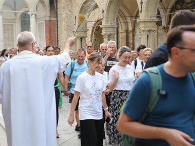 /A/2025/9/MARIJA BISTRICA/Ulazna procesija (subota)/Dolazak hodočasnika iz Zagreba (7).JPG