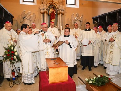 /A/2026/1/B/Posmrtni ostaci biskupa Dobrile položeni u biskupsku grobnicu u Poreču_ppb (4).jpg