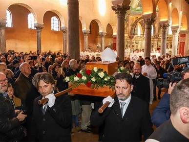 /A/2026/1/B/Posmrtni ostaci biskupa Dobrile položeni u biskupsku grobnicu u Poreču_ppb (7).jpg