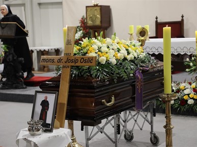 /A/2026/1/Ispraćaj mons Josipa Oslića/260115 misa zadušnica_mons. Oslić (2).JPG