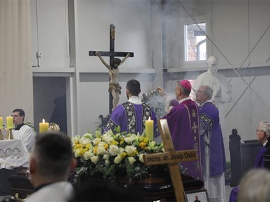 /A/2026/1/Ispraćaj mons Josipa Oslića/260115 misa zadušnica_mons. Oslić (21).JPG