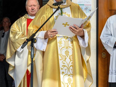 /A/2026/10/B/Biskup Šaško posvetio crkvu u Župi bl. Alojzija Stepinca, Bestovje-Novaki-Rakitje (2).jpg