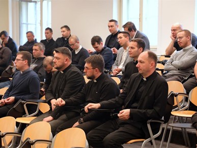 /A/2026/10/D/Održan prvi zajednički susret Trajne formacije svećenika (1).JPG