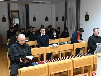 /A/2026/10/D/Održane godišnje duhovne vježbe sjemeništaraca RH i BiH u Novigradu na Dobri (5).JPG