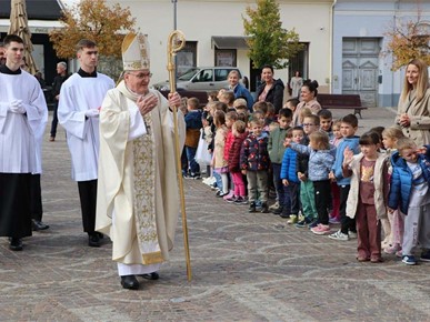 /A/2026/10/E/261015 Kardinal Bozanić predvodio misu na sv. Tereziju Avilsku (10).jpg